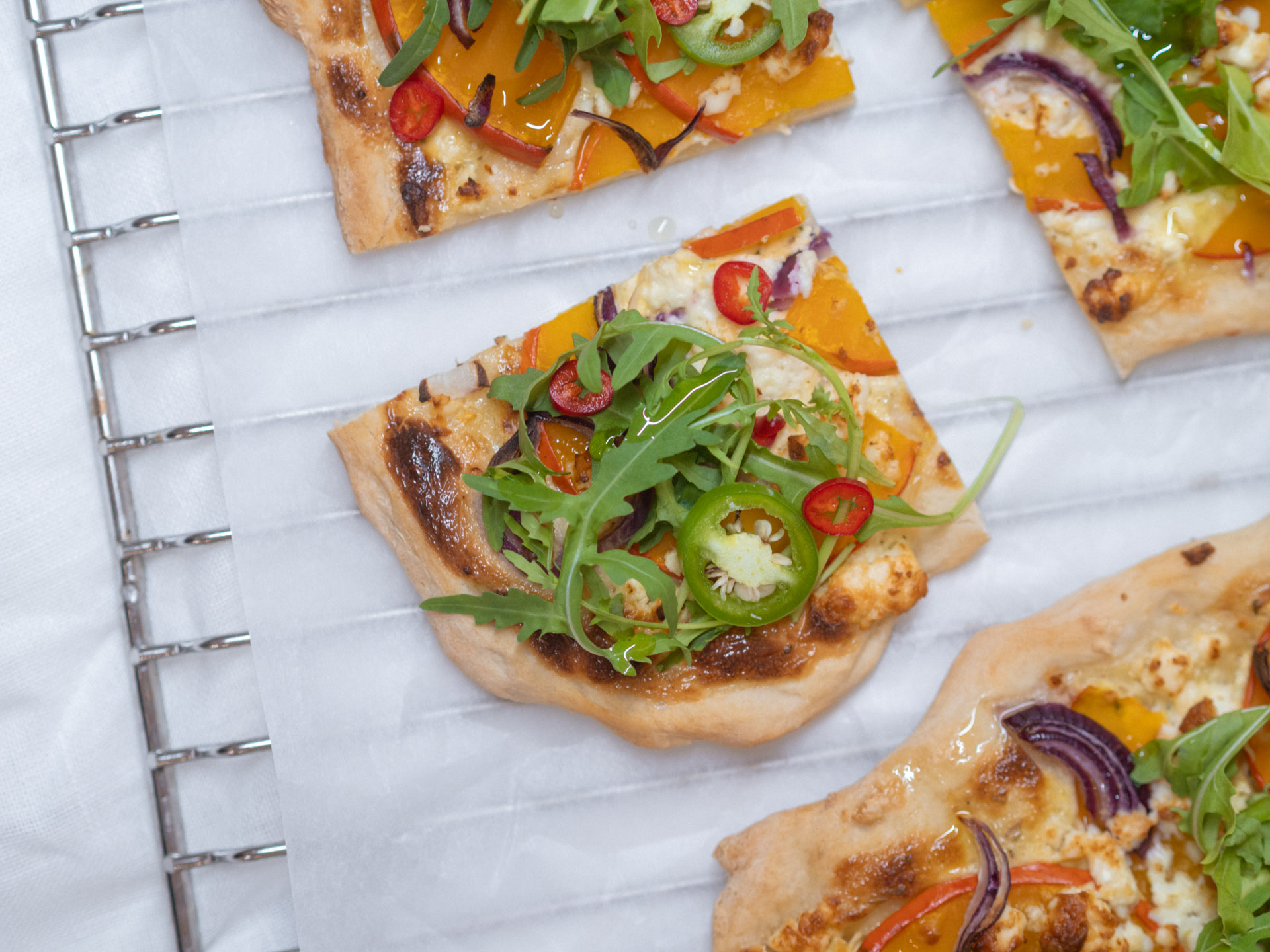 Herbstlicher Flammkuchen mit Kürbis und Feta - Lykke Life