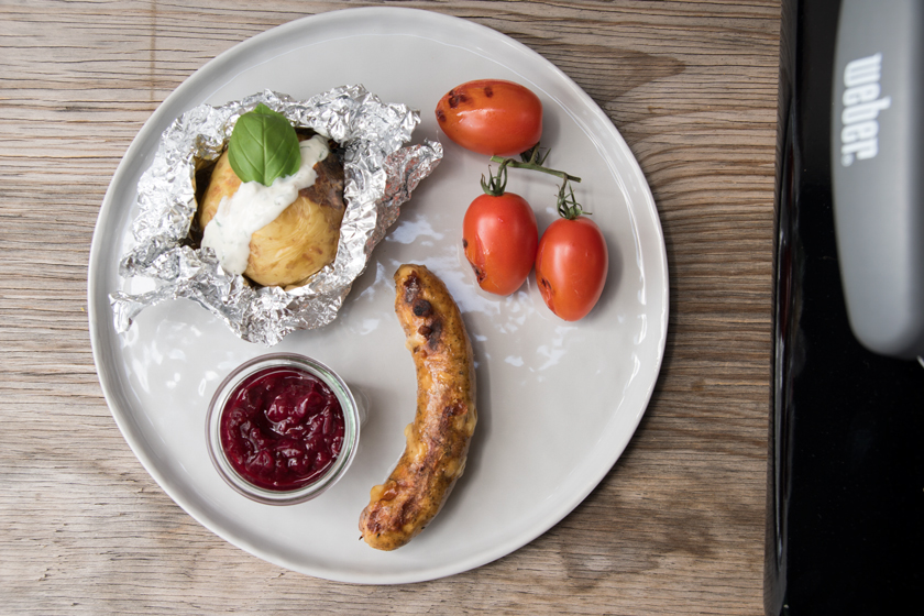 Vegetarische Käsebratwurst* mit Zwetschken Chutney - Lykke Life